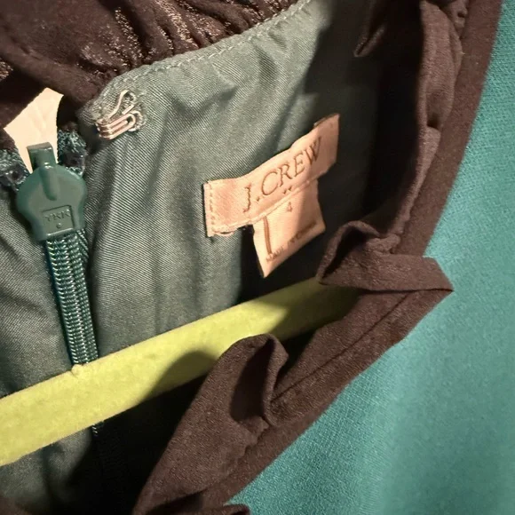 Holiday fit! J.Crew Factory Emerald Green Dress w/ Ruffle Neck and Hem, pockets - Picture 3 of 3